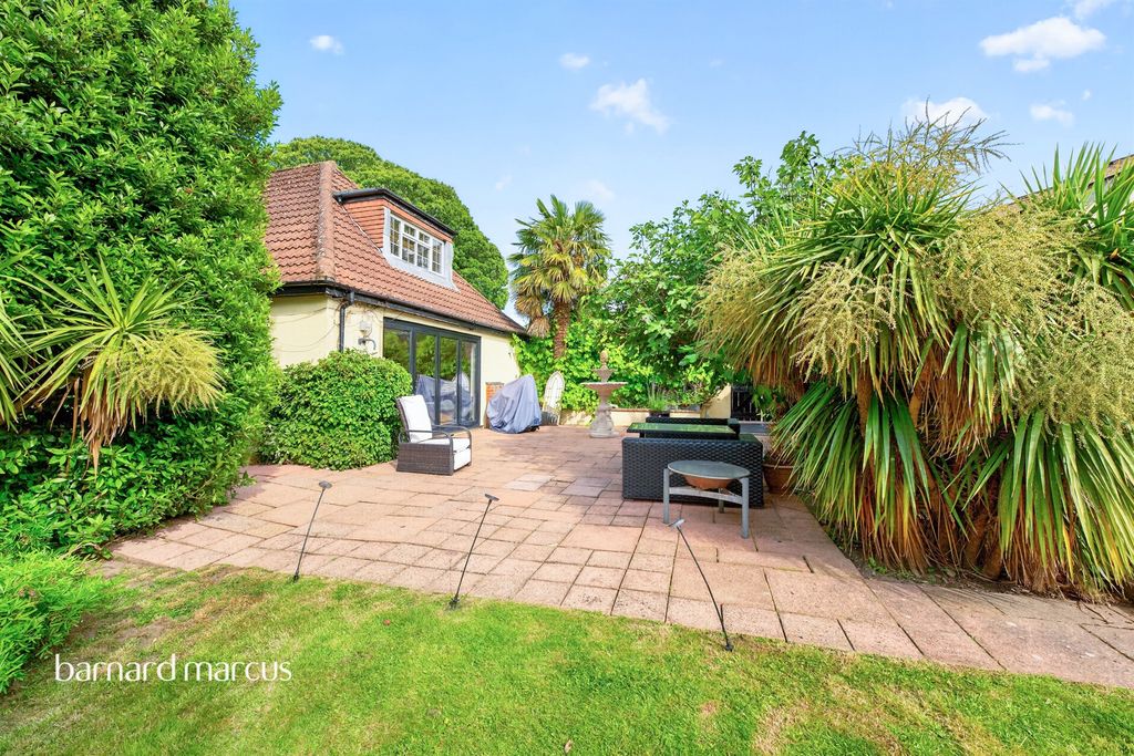 Property photo 2 of 11