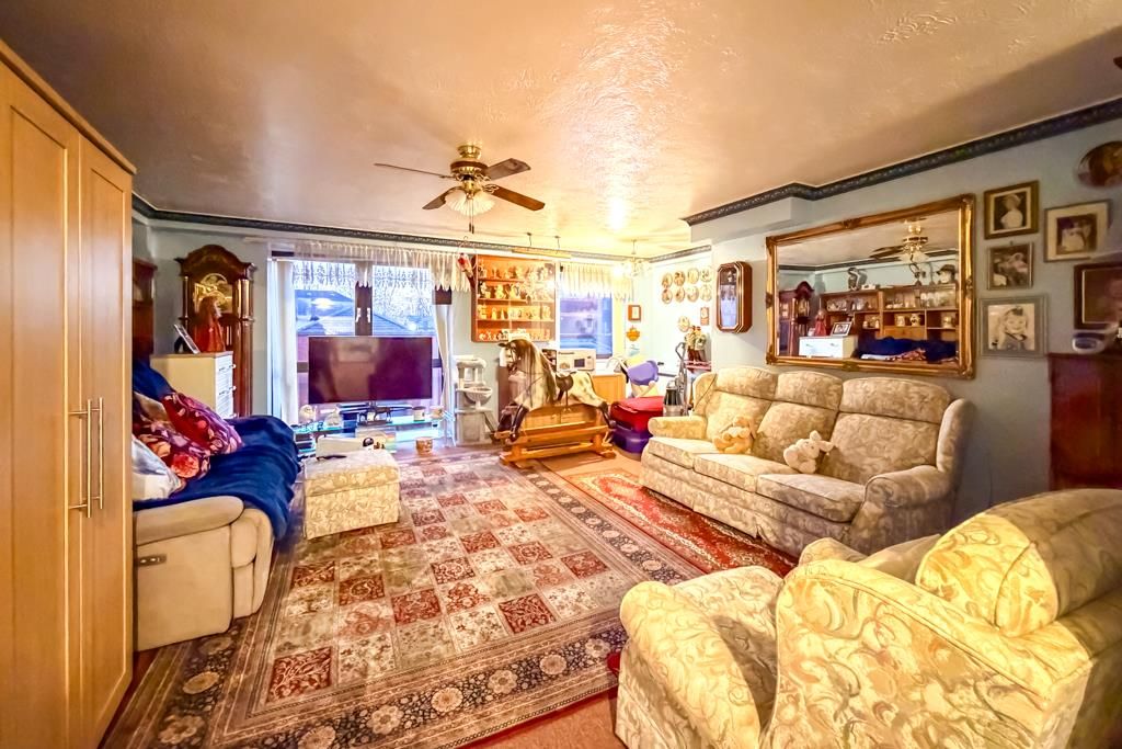 Property photo 3 of 14 Lounge/Diner