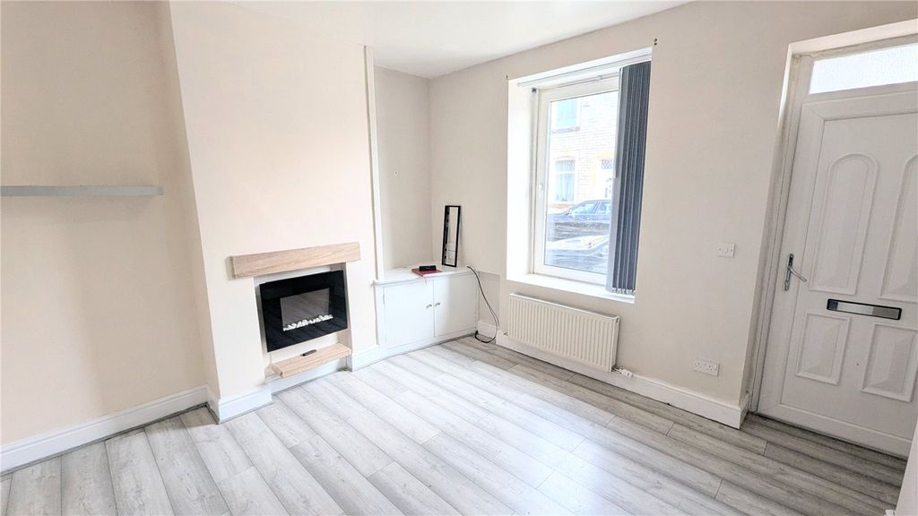 Property photo 3 of 8 Picture No. 02