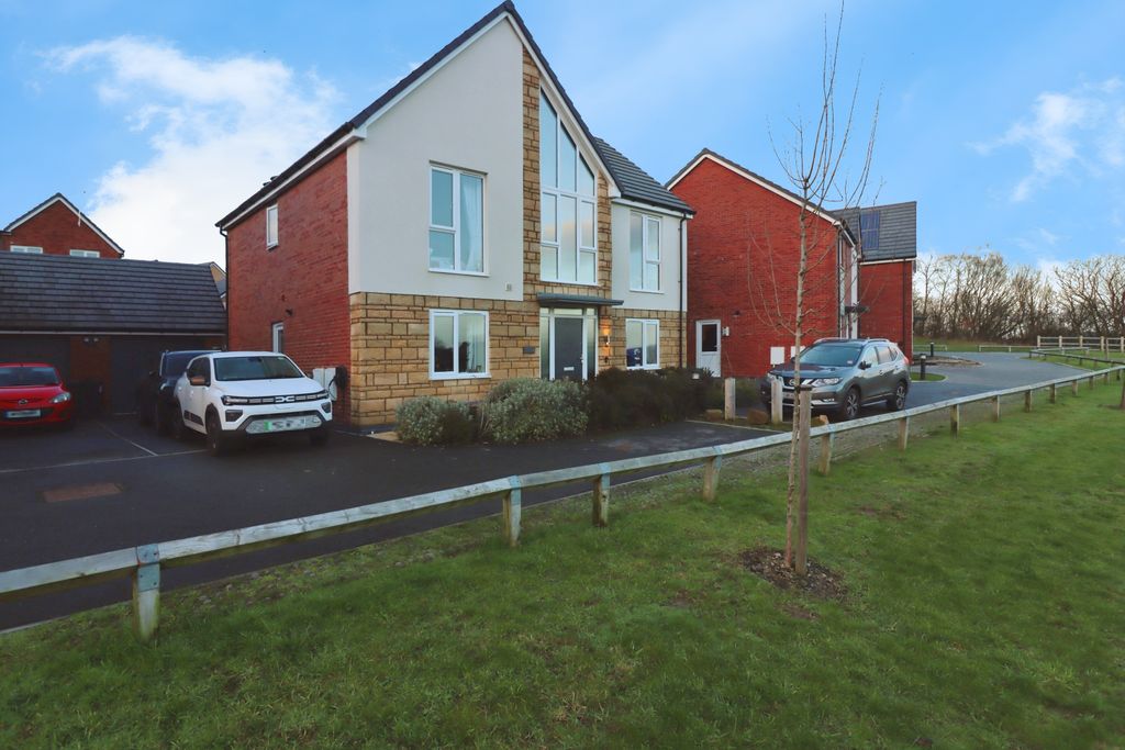 Property photo 2 of 21