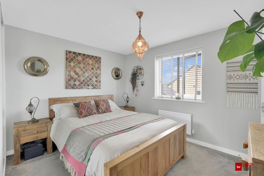 Property photo 2 of 21