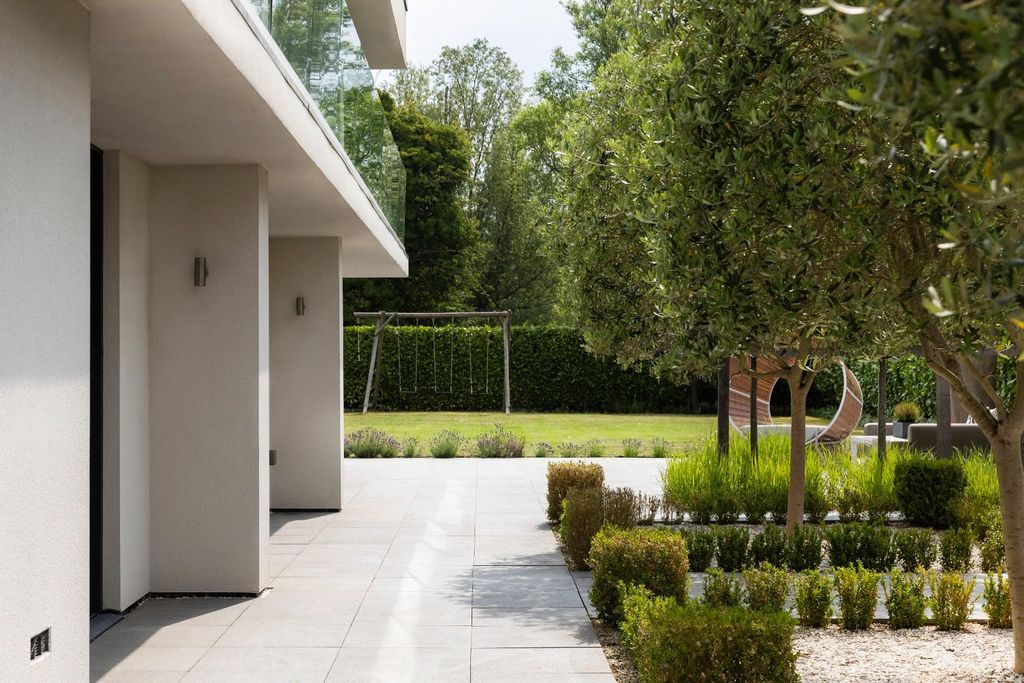 Property photo 3 of 38 Contemporary Landscape.Jpg
