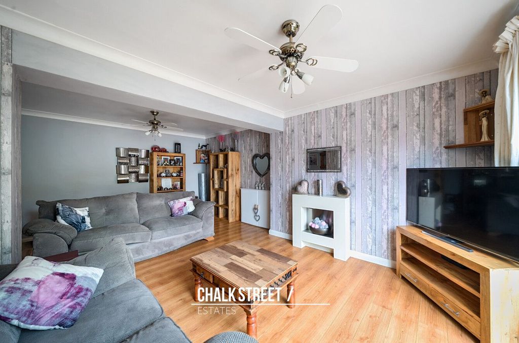 Property photo 2 of 24