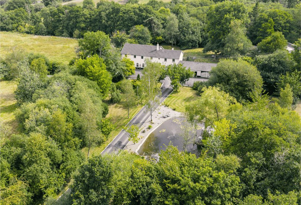 Property photo 1 of 50