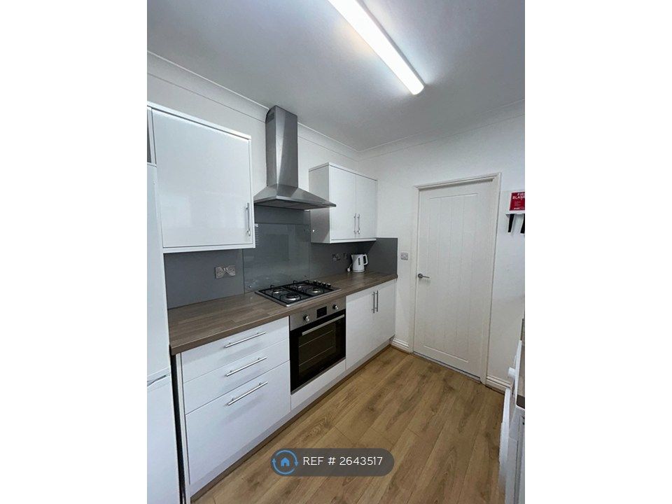 Property photo 1 of 10 Kitchen