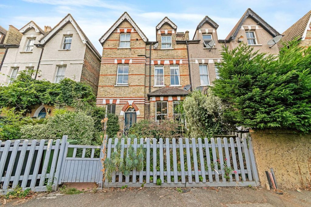 Property photo 2 of 14 01-F72A5B Charleville Circus -63-Medium.Jpg