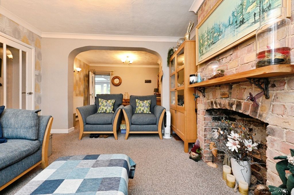 Property photo 3 of 17 Photo