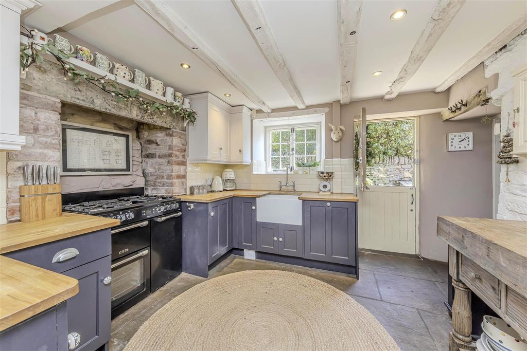 Property photo 2 of 54 Kitchen