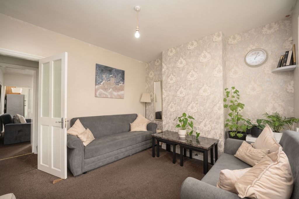 Property photo 2 of 21 03