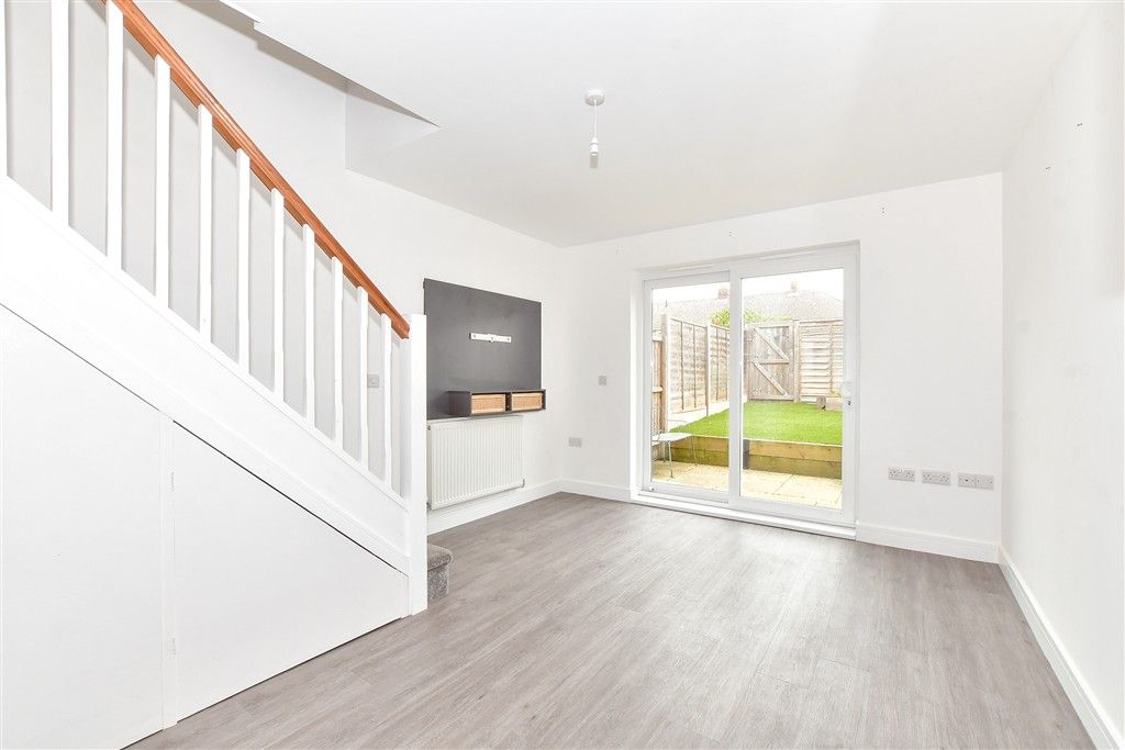 Property photo 1 of 11 Lounge