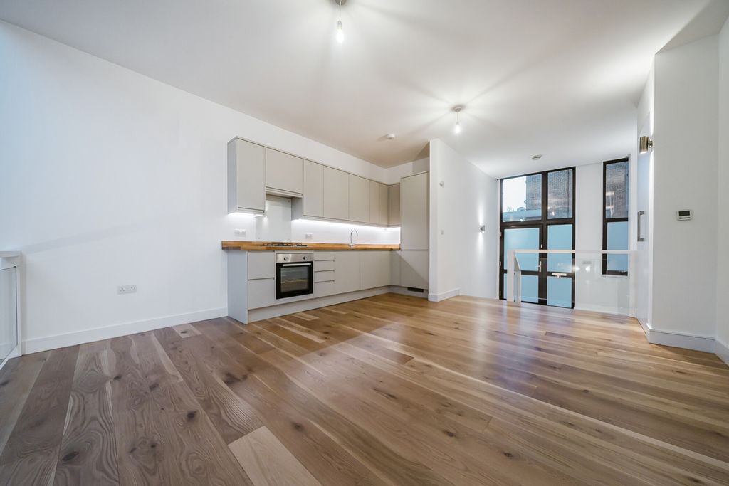 Property photo 3 of 15 1419581-8-699E83E...