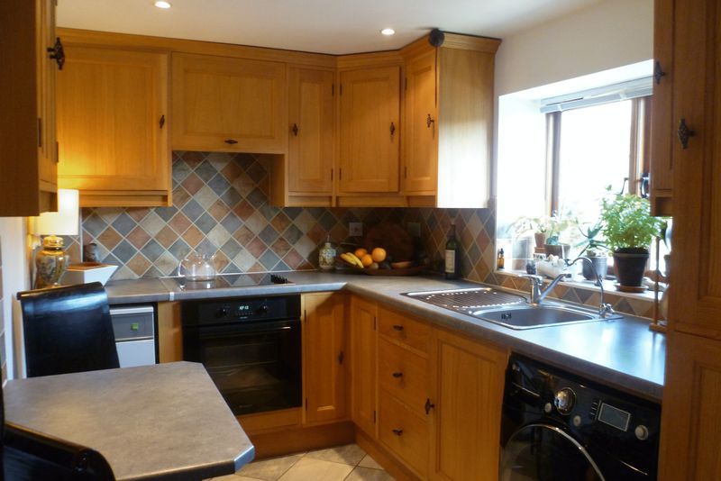 Property photo 3 of 10 Kitchen