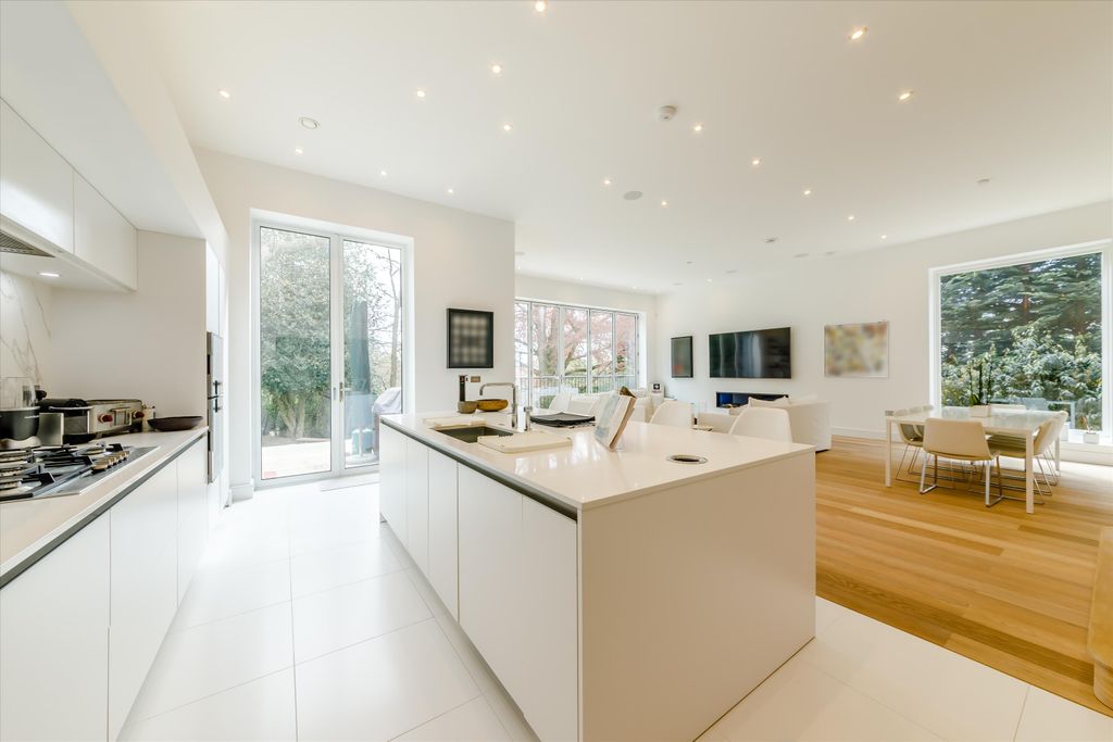 Property photo 3 of 33 Image