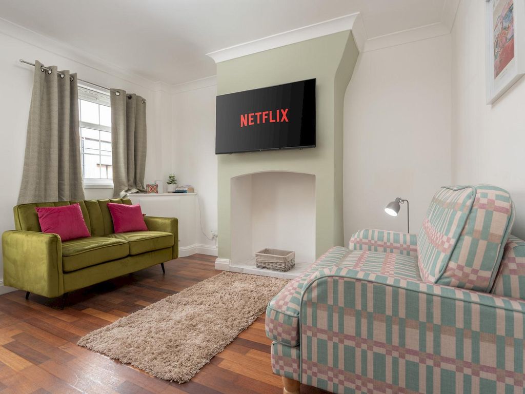 Property photo 1 of 30 Living Room