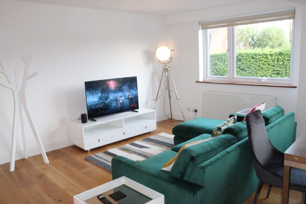 Property photo 1 of 32 Lounge