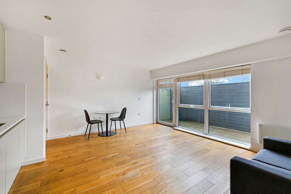 Property photo 3 of 7