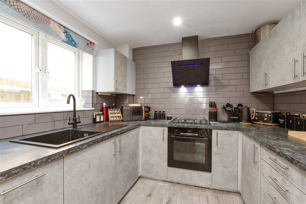 Property photo 1 of 11 Kitchen