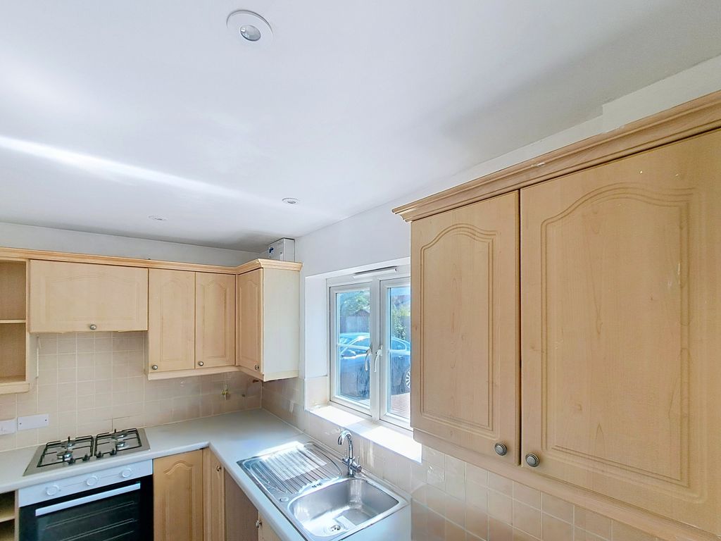 Property photo 3 of 12 Heron-Way-Spalding_00002