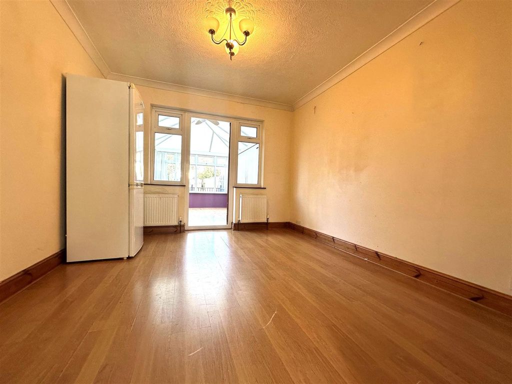 Property photo 3 of 11 Coopers Estate Agents