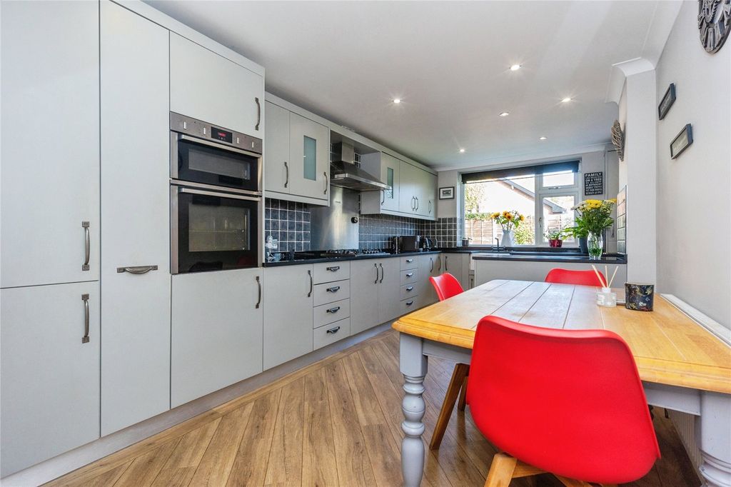 Property photo 3 of 27 Picture No. 28