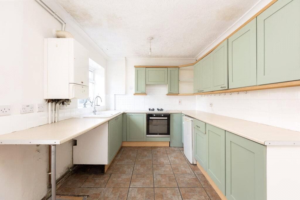 Property photo 2 of 12 Kitchen