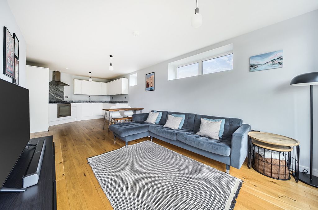 Property photo 3 of 18 1344315-6-68B1B04...