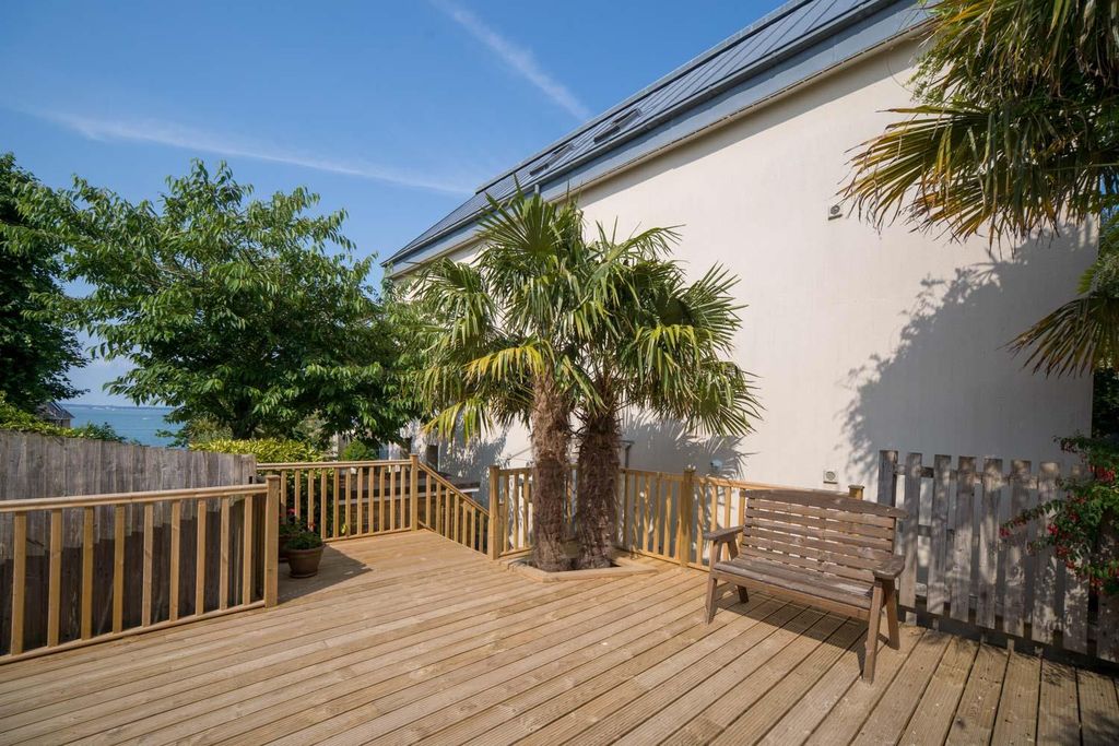 Property photo 3 of 20 Terrace And Sea View