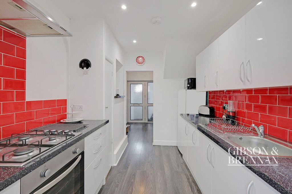 Property photo 2 of 18