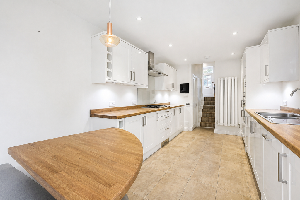 Property photo 3 of 9 Kitchen