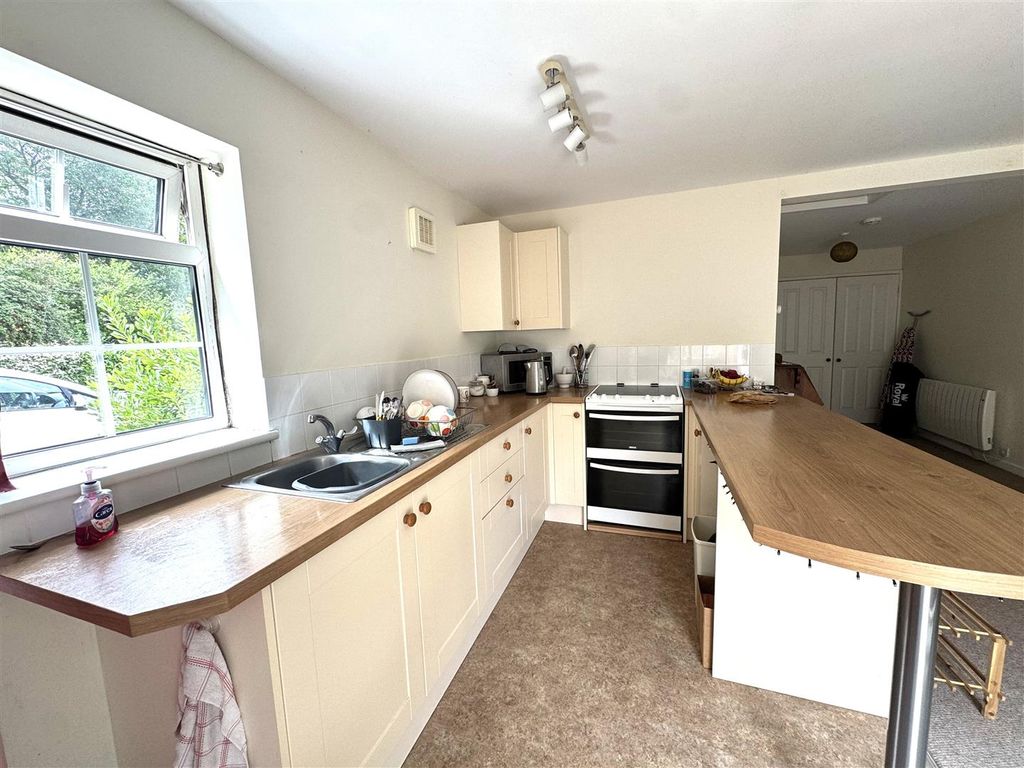 Property photo 2 of 12 Unfurnished Kitchen