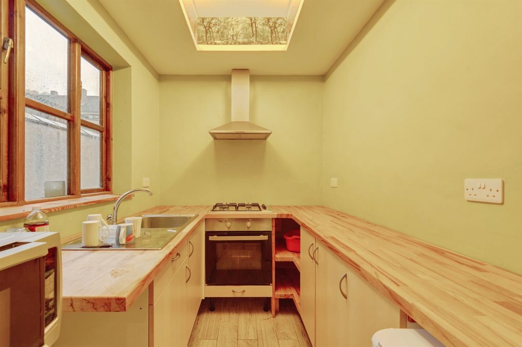 Property photo 3 of 20