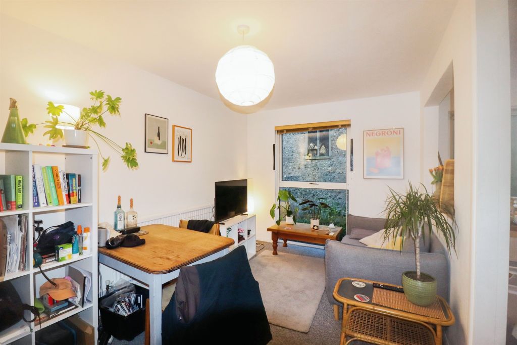 Property photo 2 of 18 Image