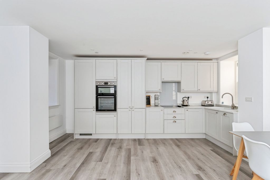 Property photo 3 of 9 Living