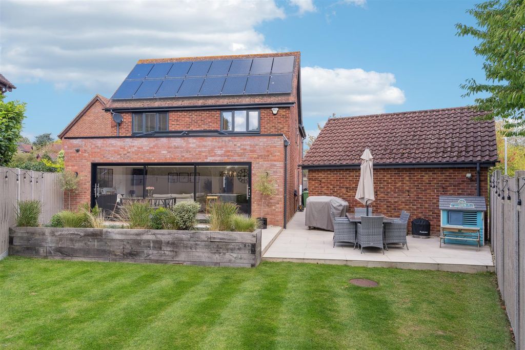 Property photo 2 of 31