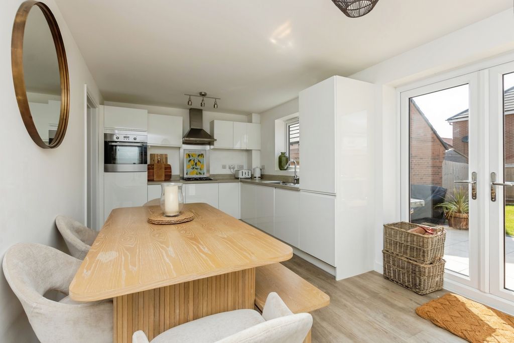 Property photo 2 of 17 Kitchen Diner