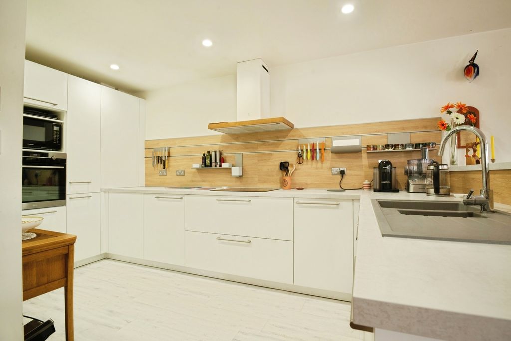 Property photo 3 of 22 Pbox-Img.Jpg