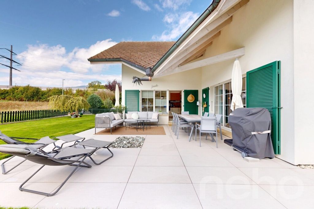 Property photo 2 of 13