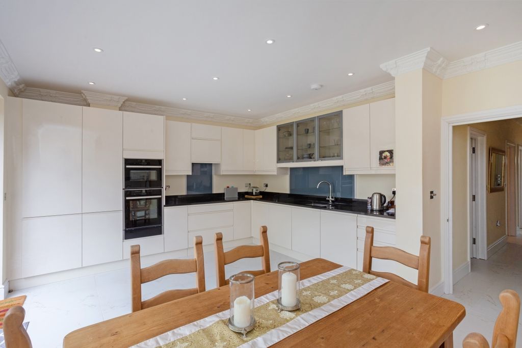 Additional image 4 of 5 bed flat to rentWycombe Road, Marlow SL7