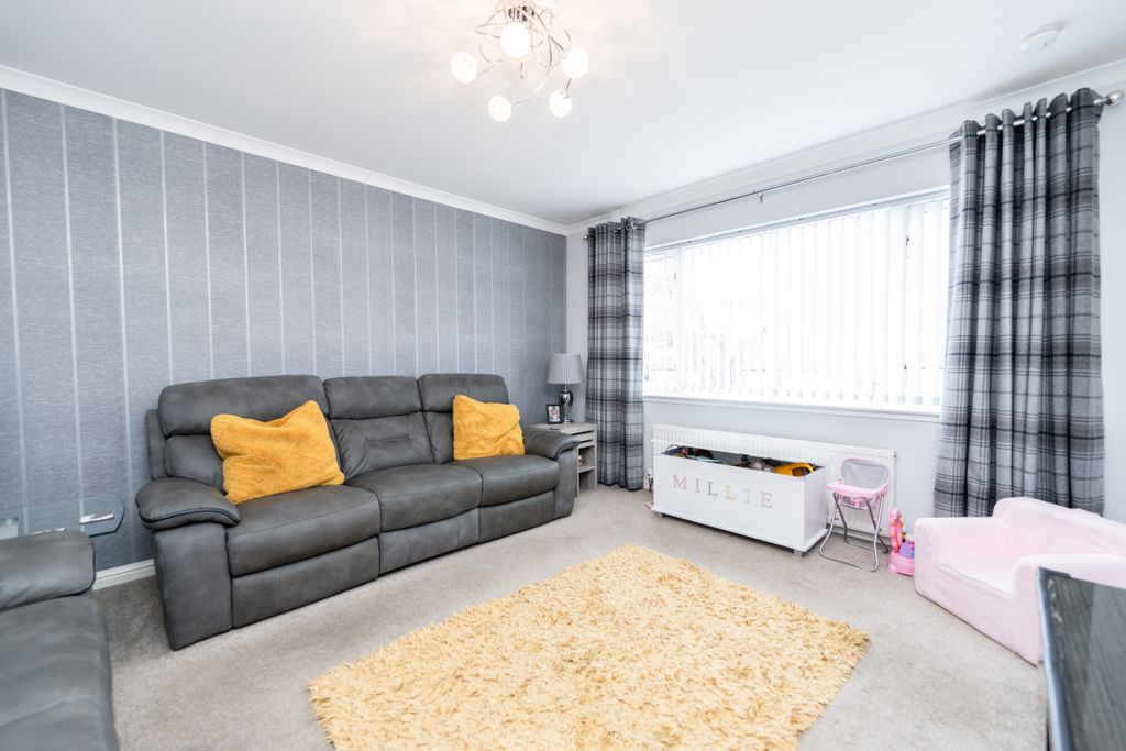 Property photo 3 of 14 Sitting Room