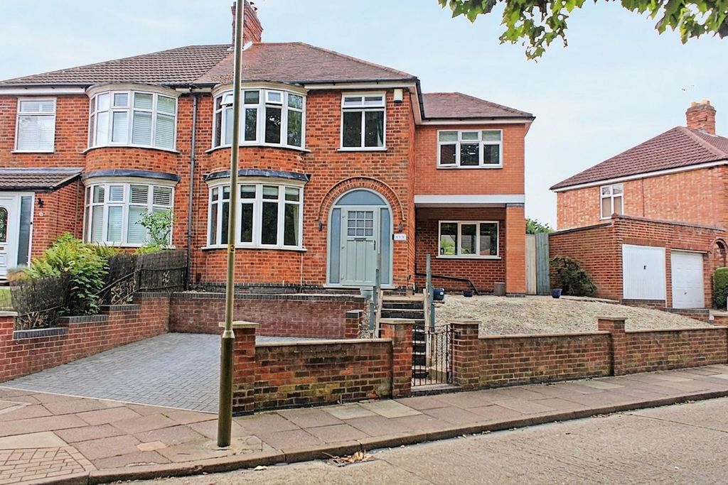 Property photo 1 of 28