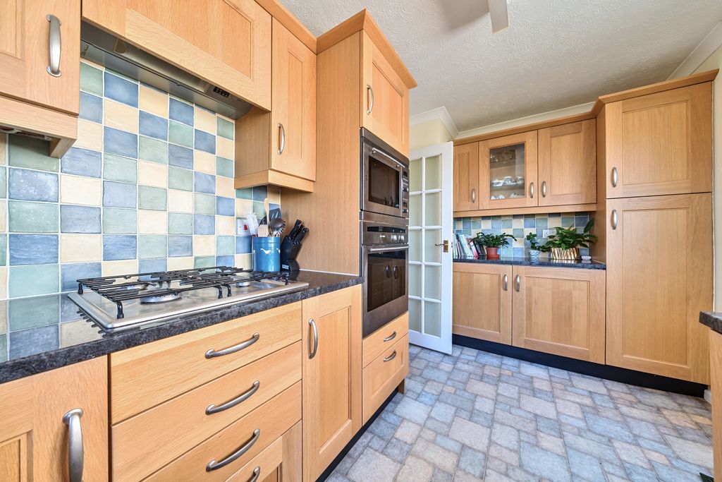 Property photo 3 of 25 Kitchen