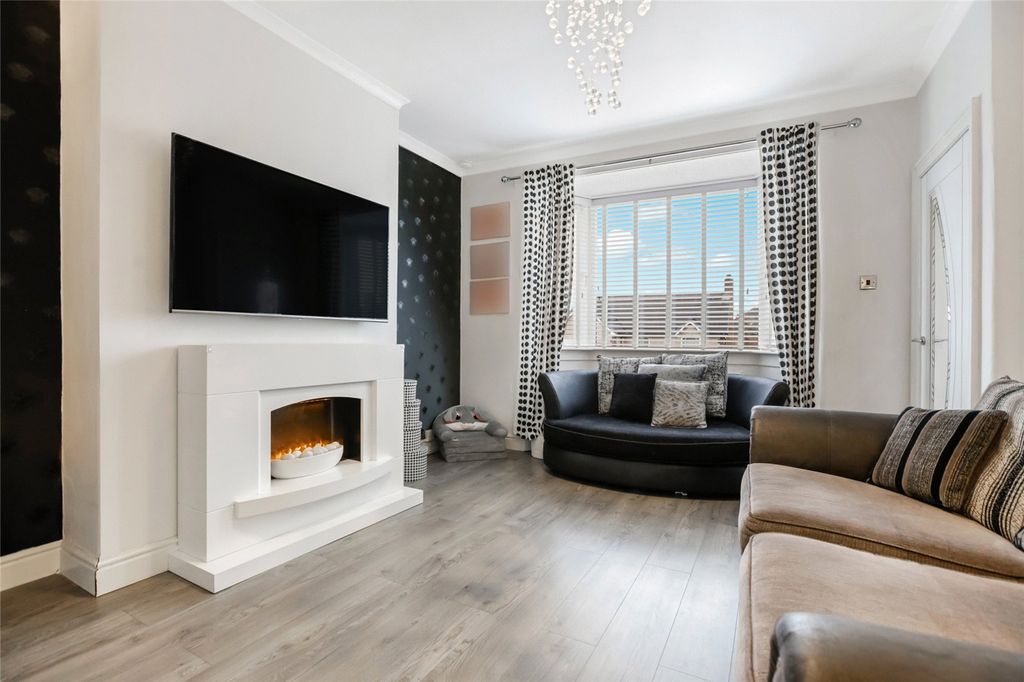 Property photo 2 of 27 Picture No. 21