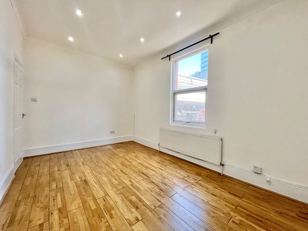 Property photo 2 of 9 Photo 9