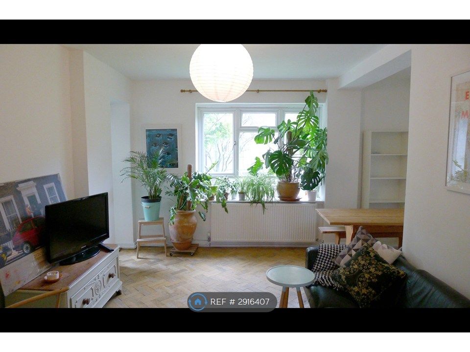 Property photo 1 of 16 Living Room