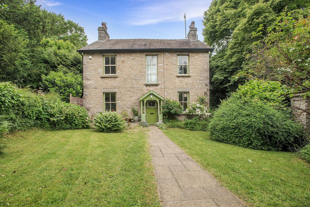 Property photo 1 of 27