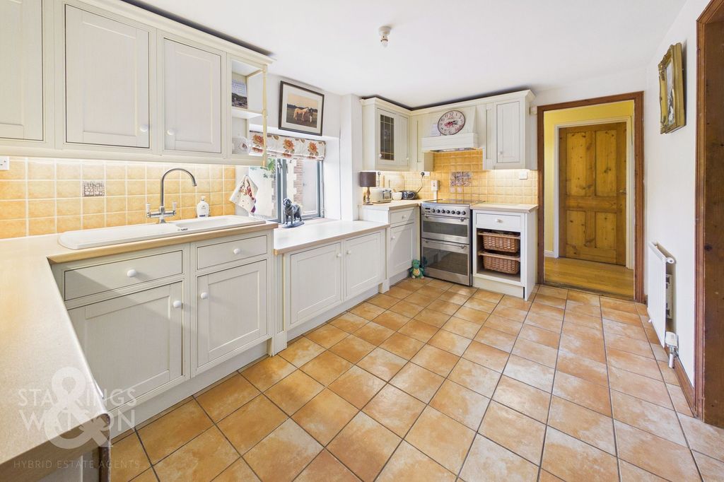 Property photo 2 of 40