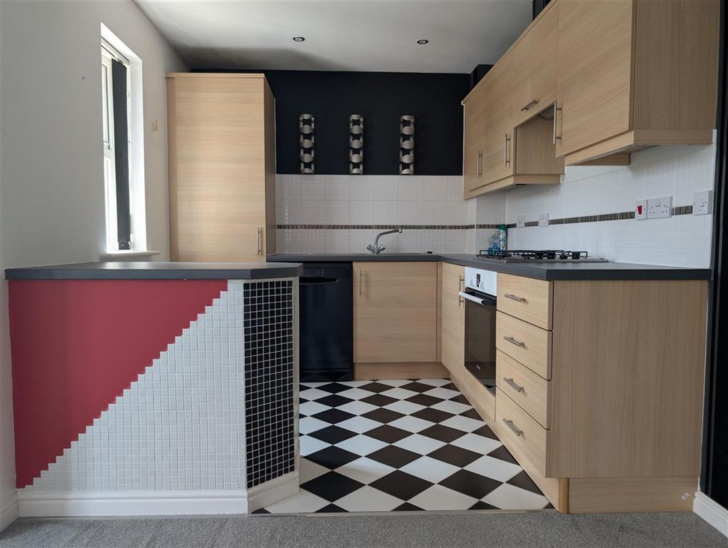 Property photo 1 of 7 Kitchen