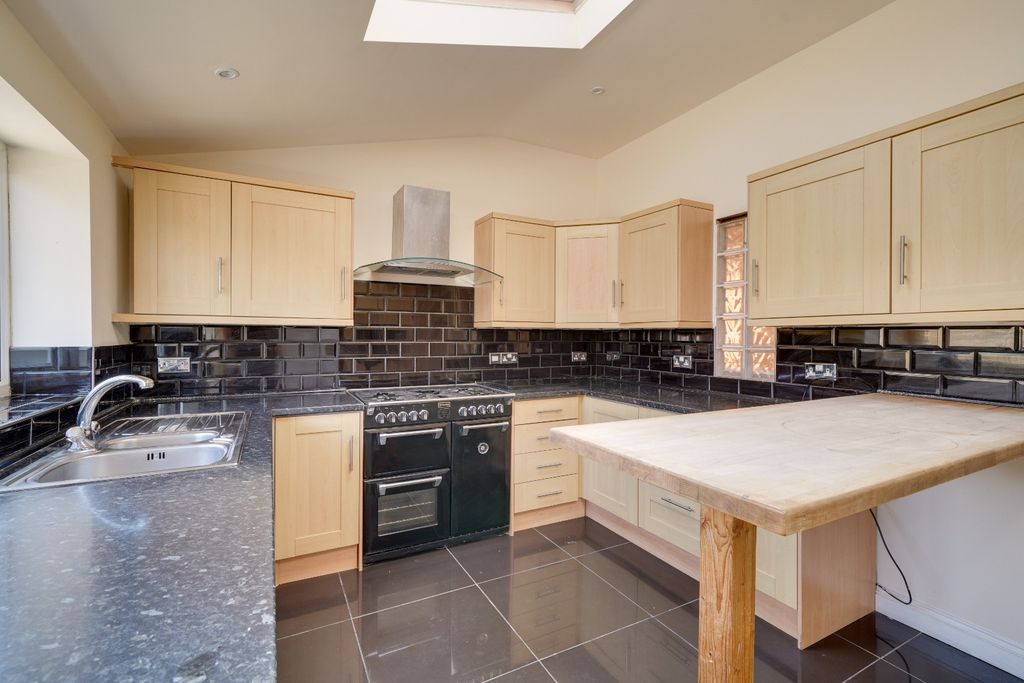 Property photo 3 of 16 3326324