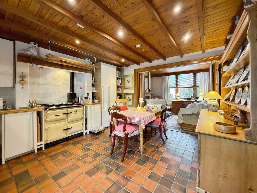 Property photo 2 of 31