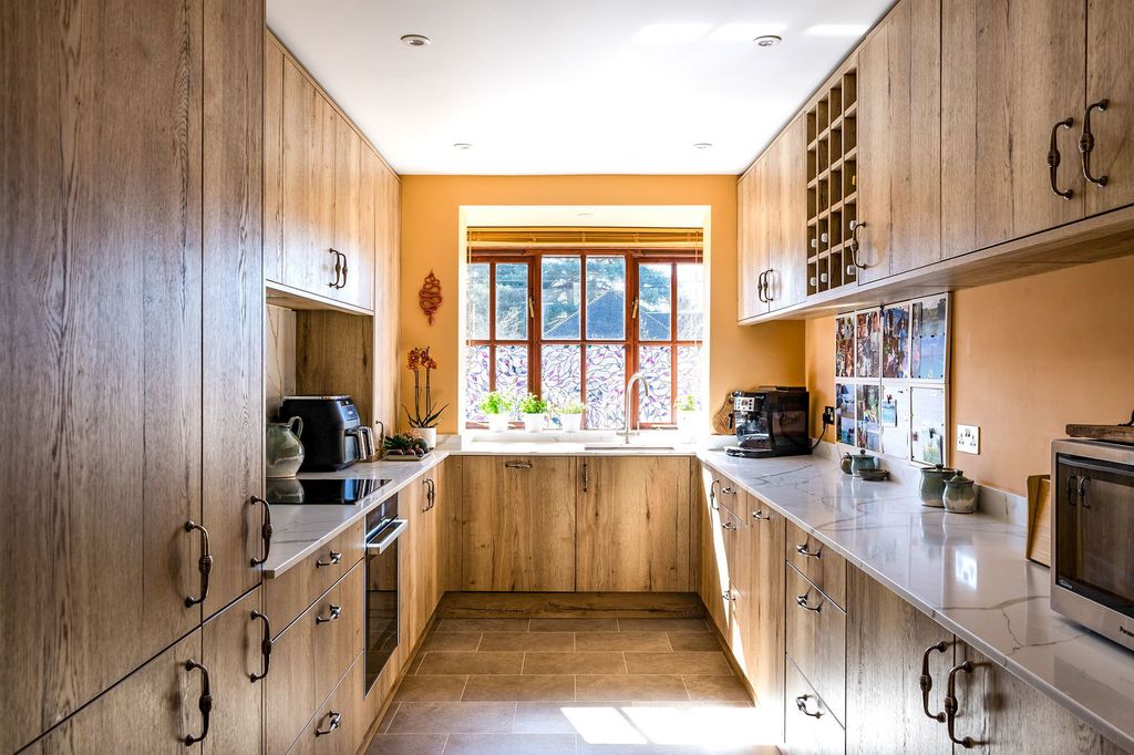 Property photo 2 of 22